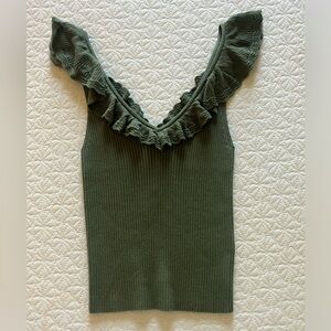 NWT Gap tank with lace layered detail